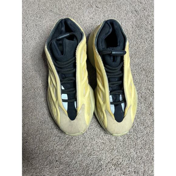 Athletic_Shoes